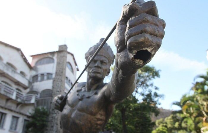 Monumento ao índio (Arariboia) A história desse monumento é bastante folclórica.