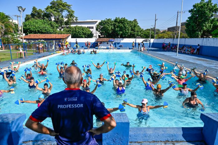 Saúde e lazer: hidroginástica da melhor idade tem café da tarde especial