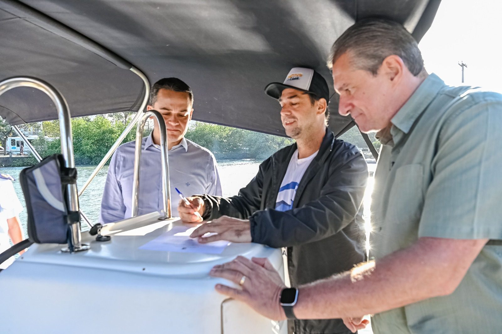 Gestão Pazolini doa lancha ao Instituto O Canal para reforçar ações de preservação ambiental