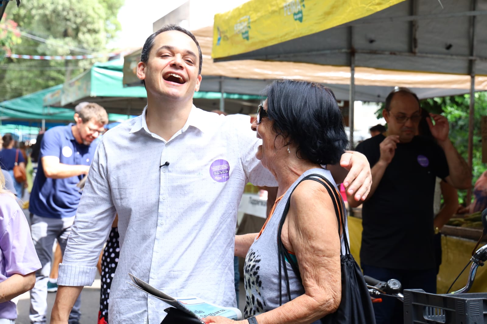 Ação na feira do Bairro República marca reforço de Pazolini à rede de proteção às mulheres