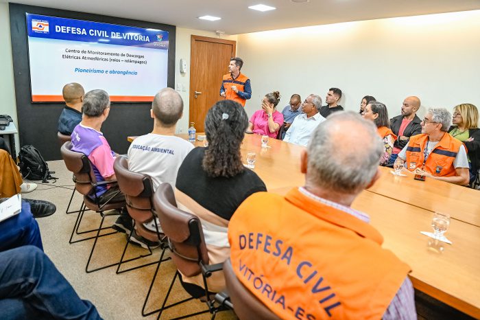 Mais de 2.500 raios em uma noite reforçam papel do Centro de Monitoramento da PMV