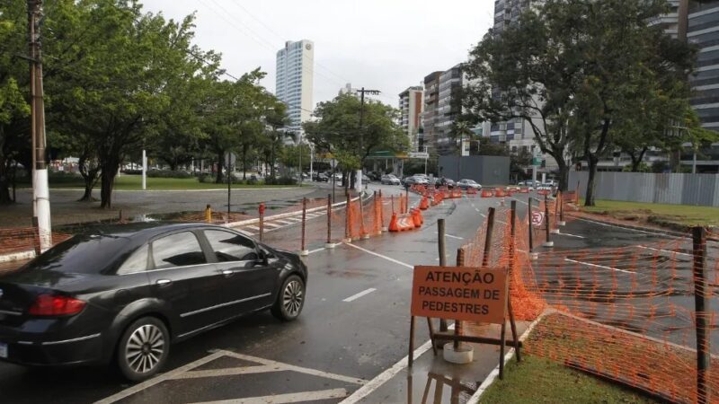 Mudanças no trânsito da Praia do Canto já estão valendo e fazem parte de obra para reduzir alagamentos em Vitória