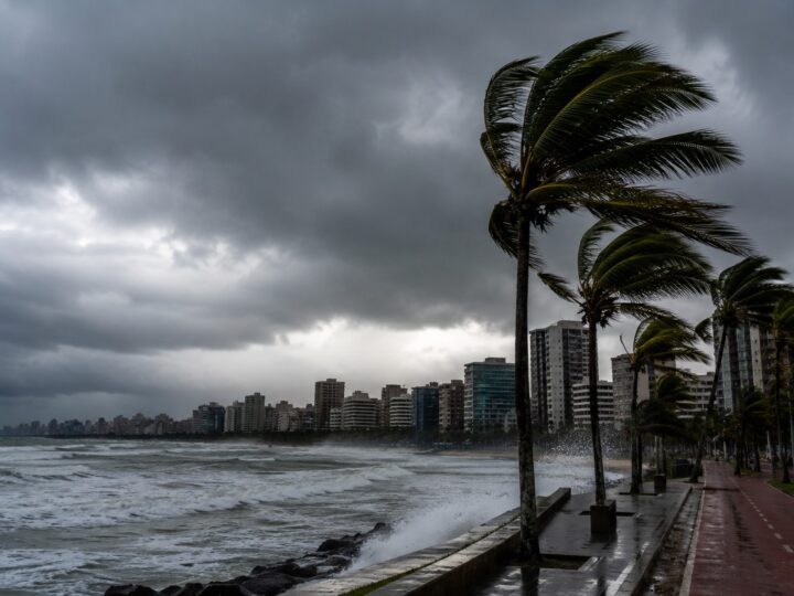 Frente fria coloca 23 cidades do Espírito Santo em alerta para ventania