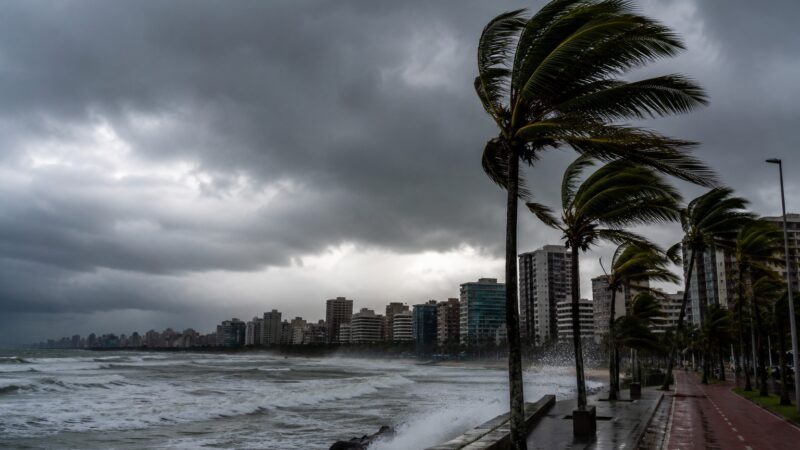 Frente fria coloca 23 cidades do Espírito Santo em alerta para ventania