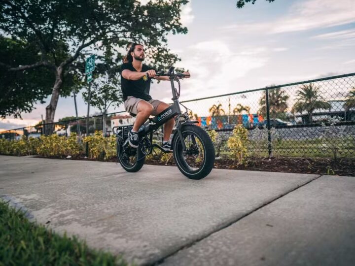 Dr. Victor Linhalis apresenta projeto com novas regras para proteger jovens no uso de bicicletas elétricas