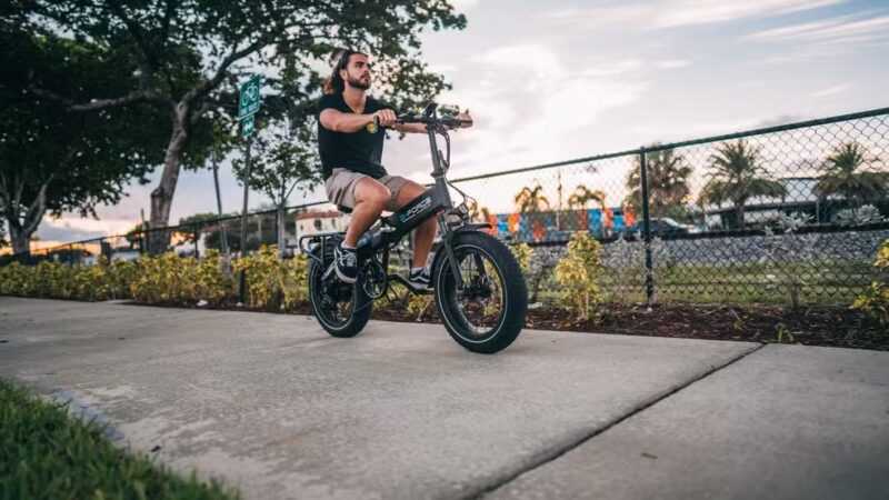 Dr. Victor Linhalis apresenta projeto com novas regras para proteger jovens no uso de bicicletas elétricas