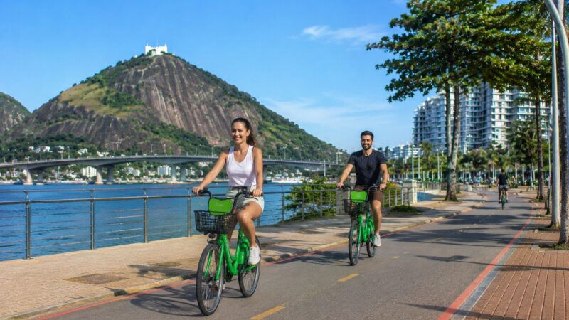 Vitória incentiva mobilidade sustentável com bicicletas compartilhadas gratuitas