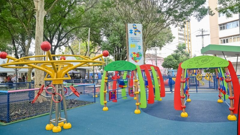 Parque Moscoso ganha praça inclusiva para crianças com e sem deficiência brincarem juntas