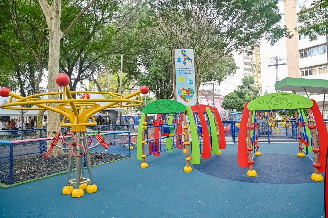 Parque Moscoso ganha praça inclusiva para crianças com e sem deficiência brincarem juntas