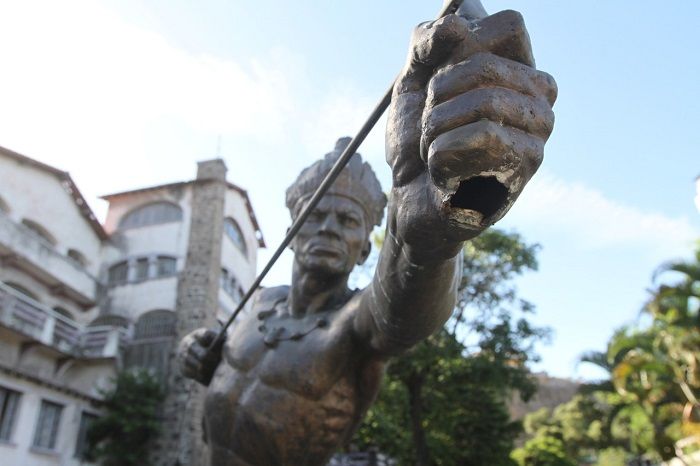 Monumento ao índio (Arariboia) A história desse monumento é bastante folclórica.