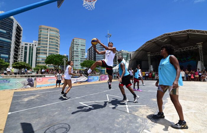 Domingo de altas temperaturas na Arena de Verão com o Desafio Casé de Basquete