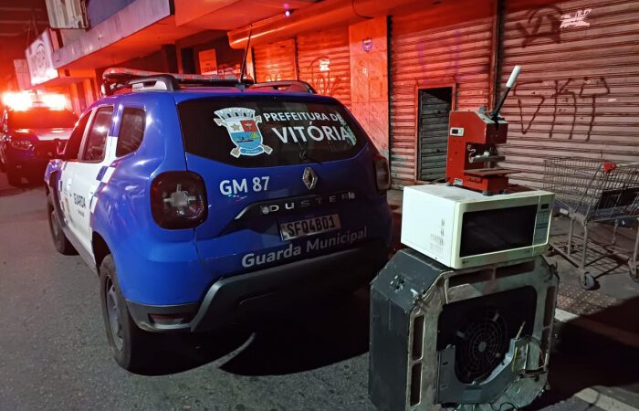 Guarda Municipal de Vitória prende trio em flagrante por arrombamento a loja no Centro