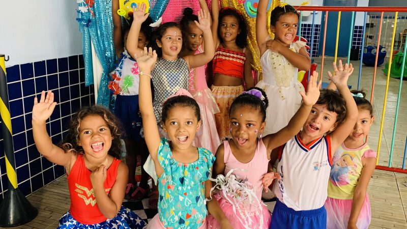 Centro de educação infantil realiza atividades em clima de carnaval