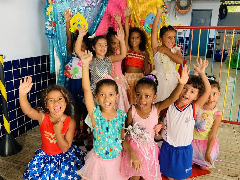 Centro de educação infantil realiza atividades em clima de carnaval