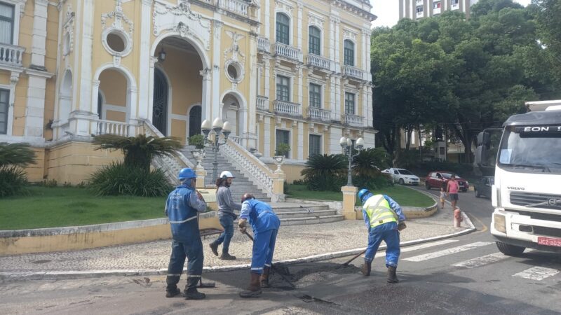 Operação Tapa-buraco no Centro de Vitória.