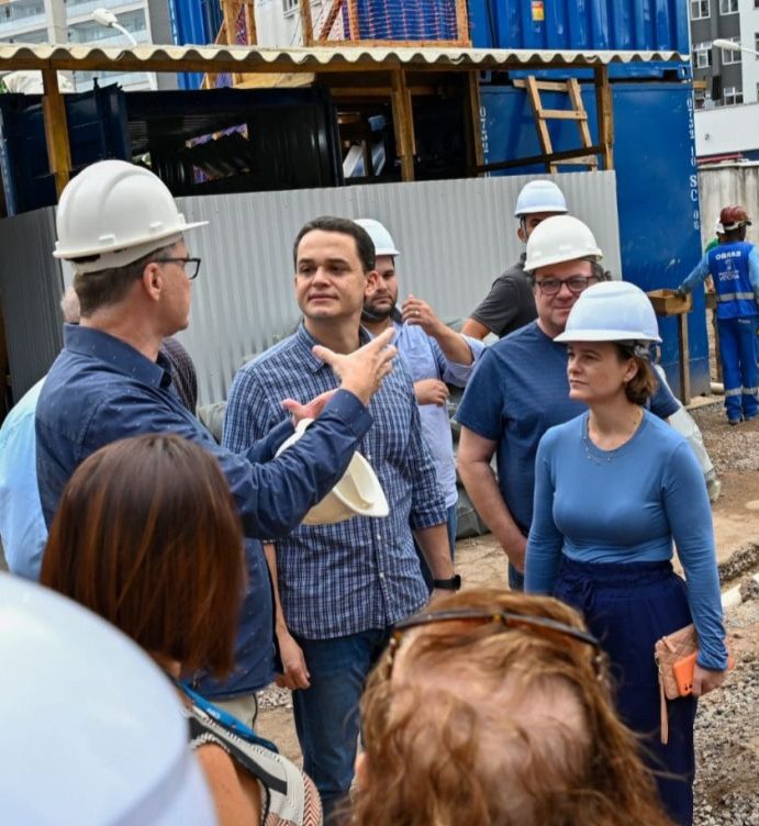 Pazolini visita obras do Centro Integrado de Assistência Social e Esportes em Jardim Camburi