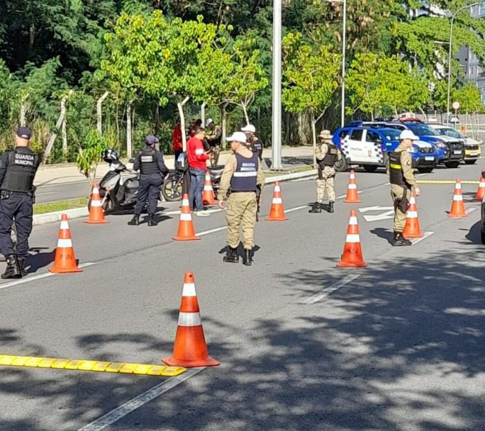 Guarda Municipal fiscaliza motocicletas na campanha Maio Amarelo