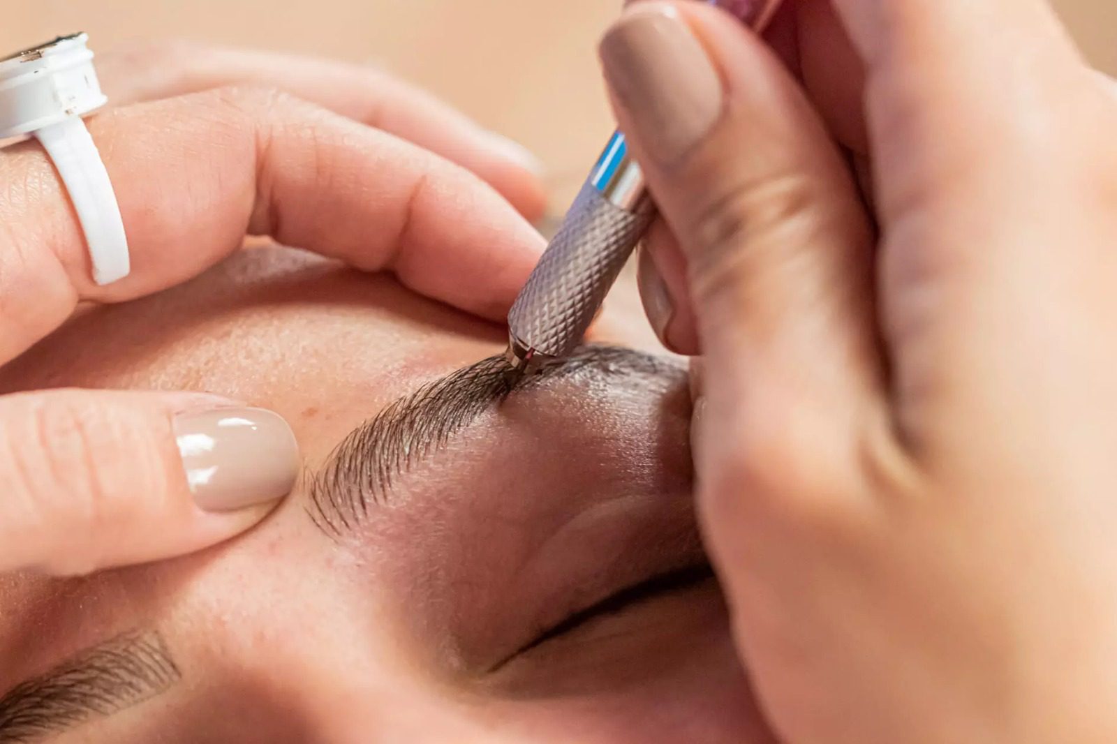 Microblading Fio a Fio 3D: A Técnica que Transforma Sobrancelhas em Obras de Arte