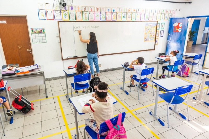 Prefeitura nomeia mais 142 professores para a rede municipal de ensino