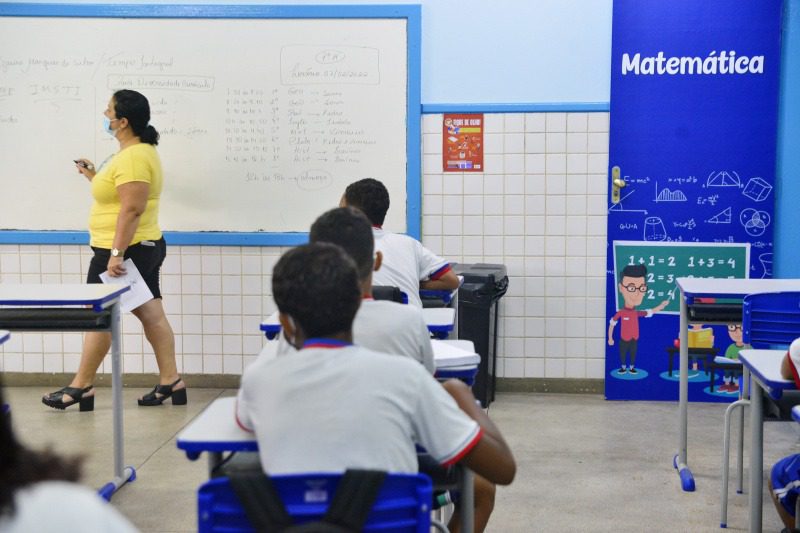 Vitória abre processo seletivo simplificado para profissionais da Educação