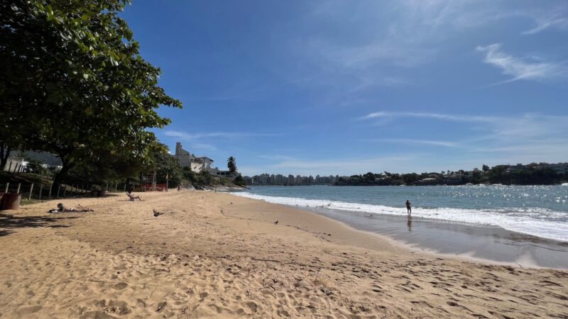 Pazolini Esclarece Ausência de Sanitários na Praia de Vitória