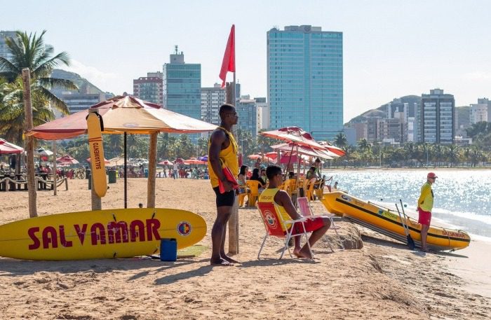 Chegada do Verão: Reforço de Guarda-Vidas Inicia nas Praias de Vitória na Sexta (8)