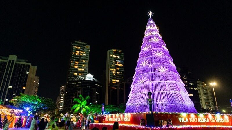 Brilho e Encanto: Decorações natalinas emocionam a cidade