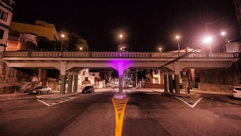 Celebração Natalina: Vitória Promove Caminhada Luminosa em Prol da Paz