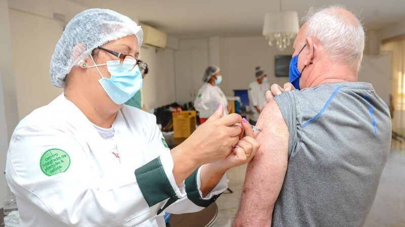Início da vacinação em idosos de ILPIs em Vitória contra a gripe marcado para esta terça-feira (19)