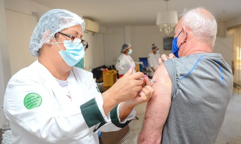 Início da vacinação em idosos de ILPIs em Vitória contra a gripe marcado para esta terça-feira (19)