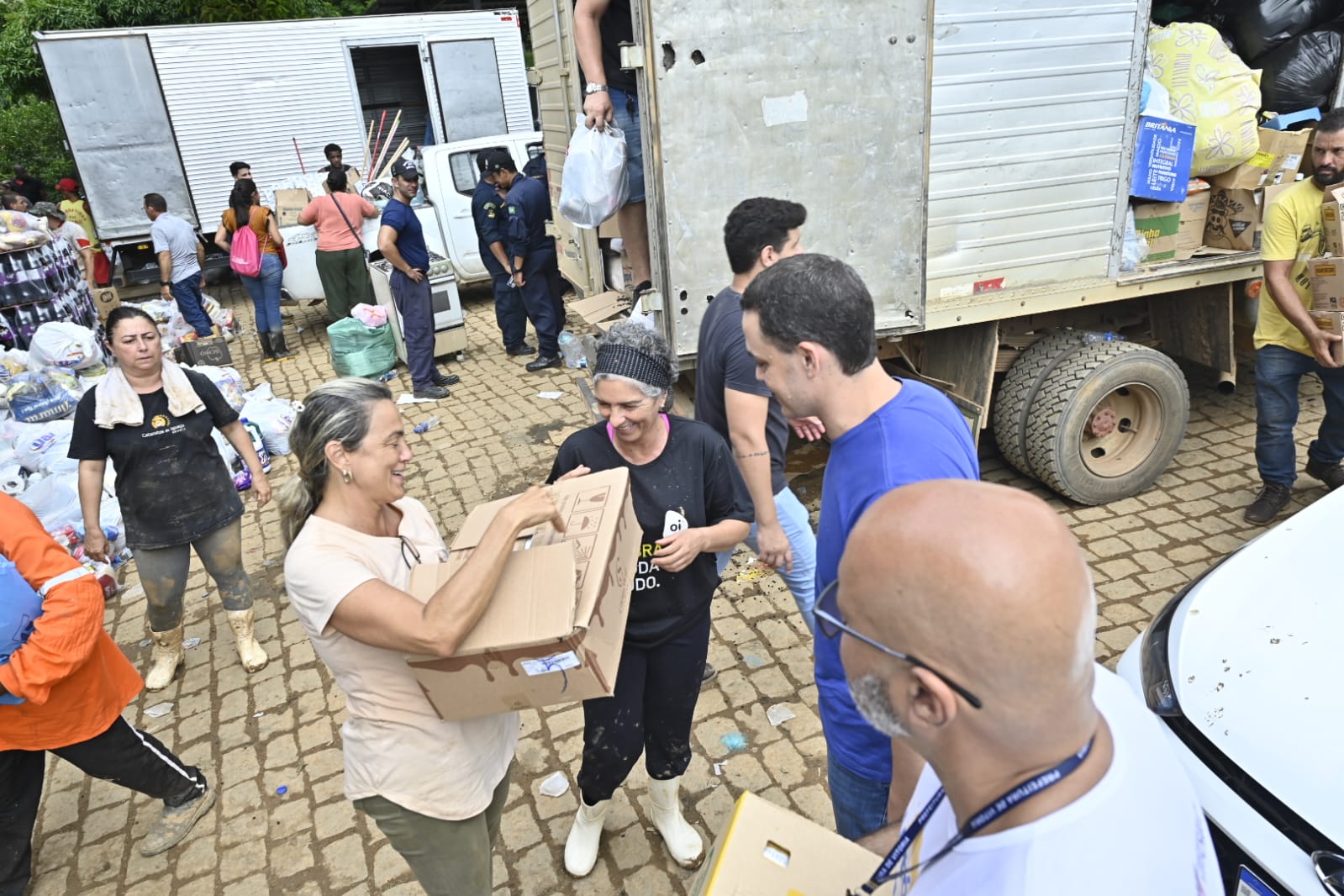 Pazolini visita Mimoso e entrega donativos para vítimas das chuvas