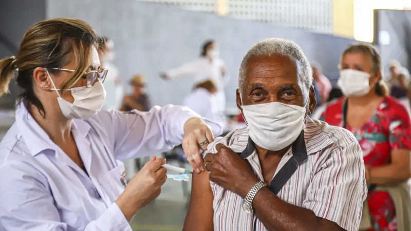 Cerca de 70% dos brasileiros desconhecem os riscos da gripe em idosos