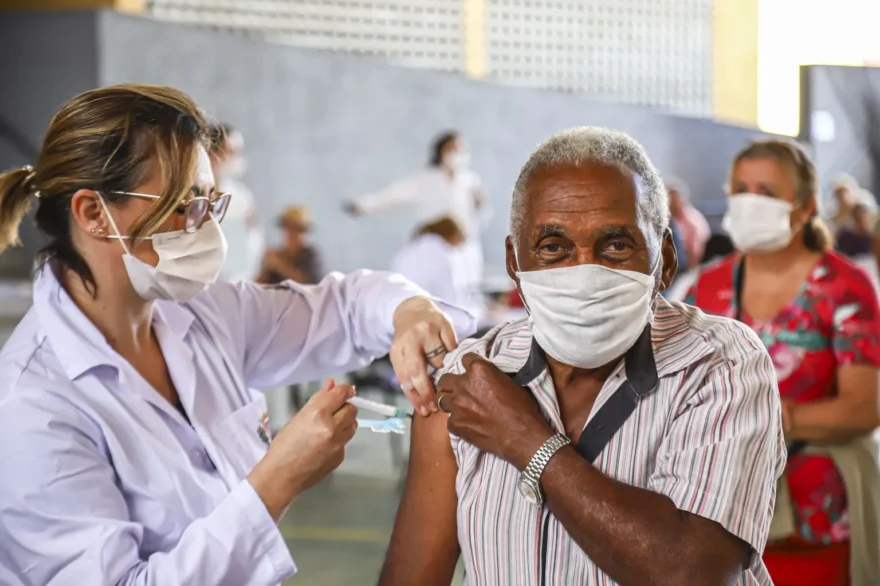 Cerca de 70% dos brasileiros desconhecem os riscos da gripe em idosos