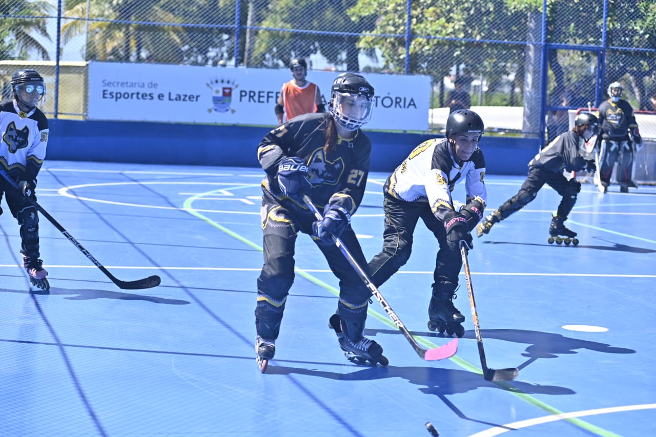 Pazolini inaugura inédita quadra de hóquei e patinação