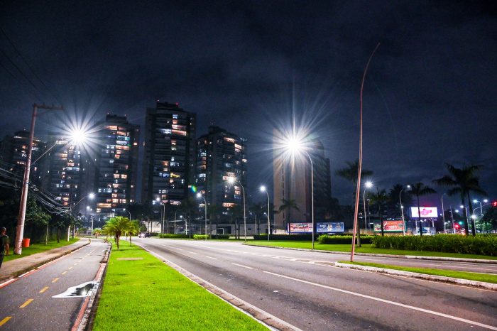 Novas lâmpadas Led proporcionam segurança e economia de energia na capital