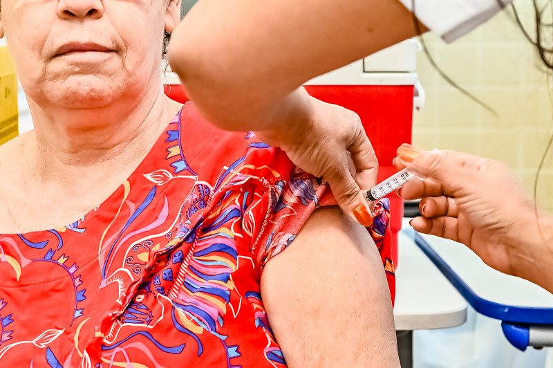 Vitória abre mais de 5 mil vagas para vacinação contra a gripe e dengue