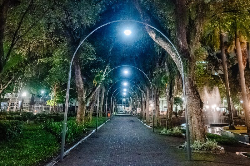 Arcos históricos do Parque Moscoso são revitalizados e ganham novas luminárias