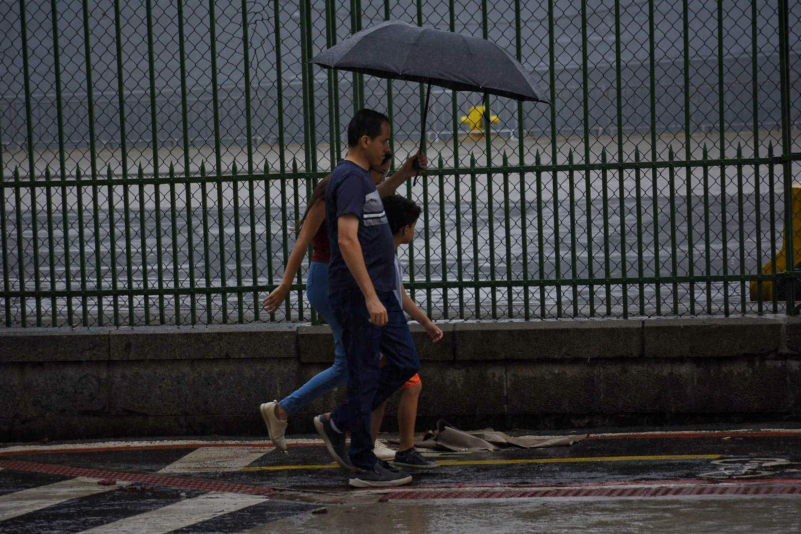 Frente fria deve trazer chuva para o ES nesta terça-feira