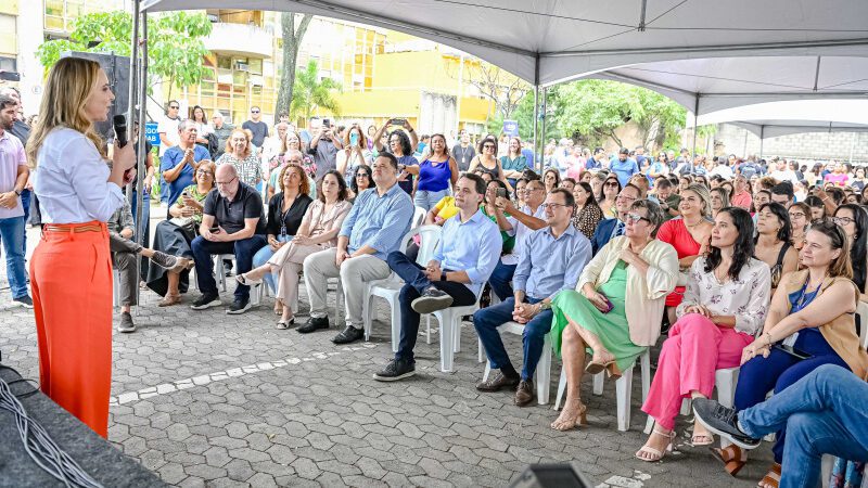 Servidores de Vitória são homenageados durante café da manhã e prefeito anuncia adiantamento do 13º